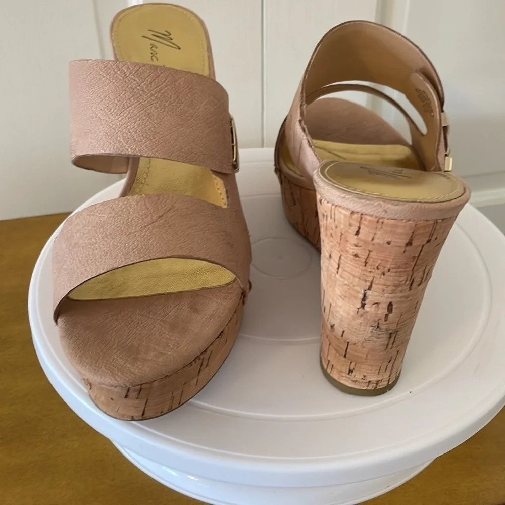 👍🏼 Marc Fisher neutral platform Sandals Size 8.5 👍🏼